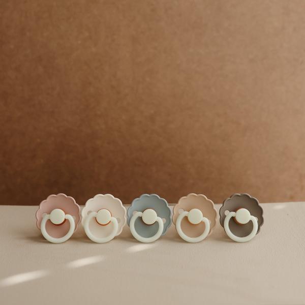 FRIGG Daisy Natural Rubber Pacifier - Night (Cream) - Size 1