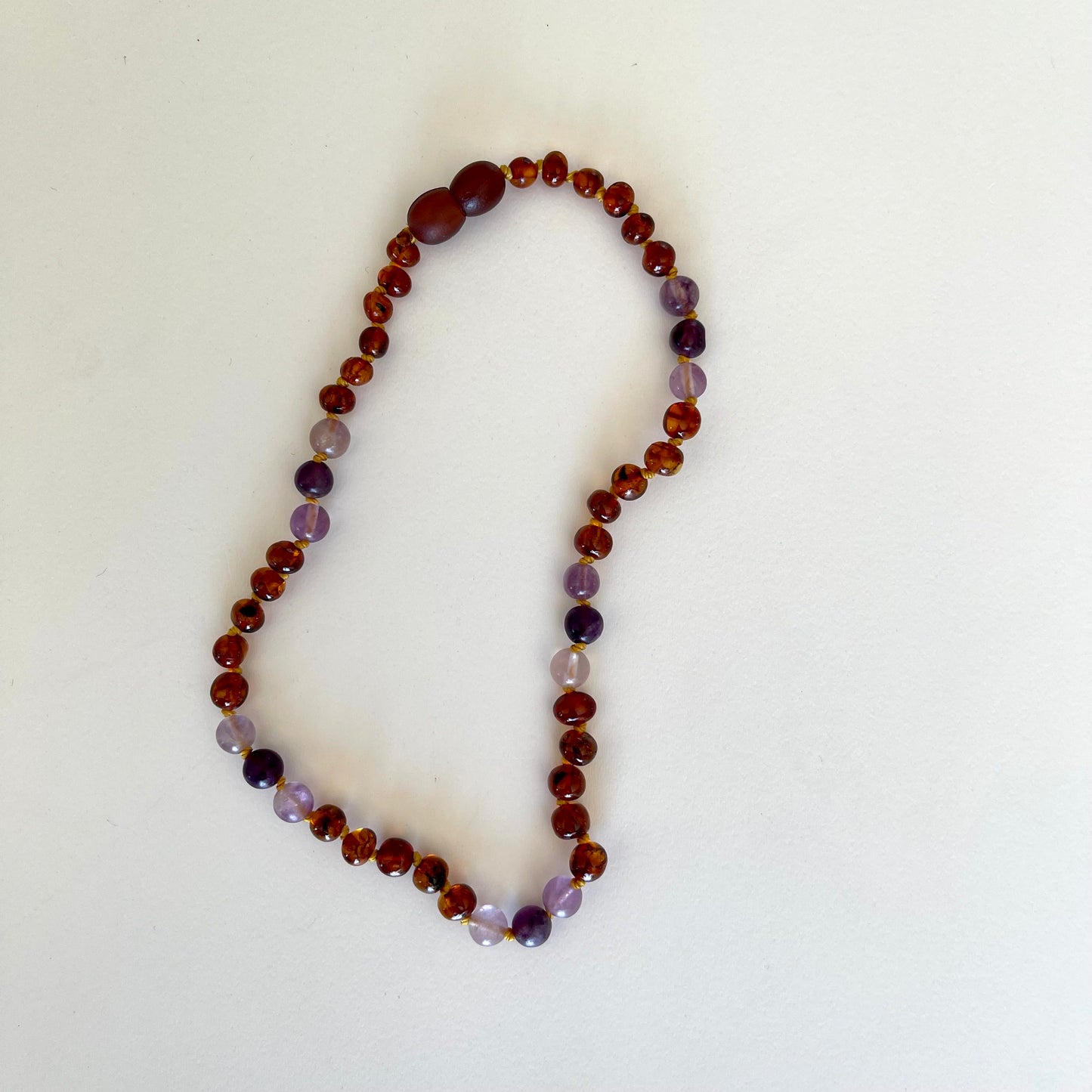 Ambre - Amber with mixed purple gemstones