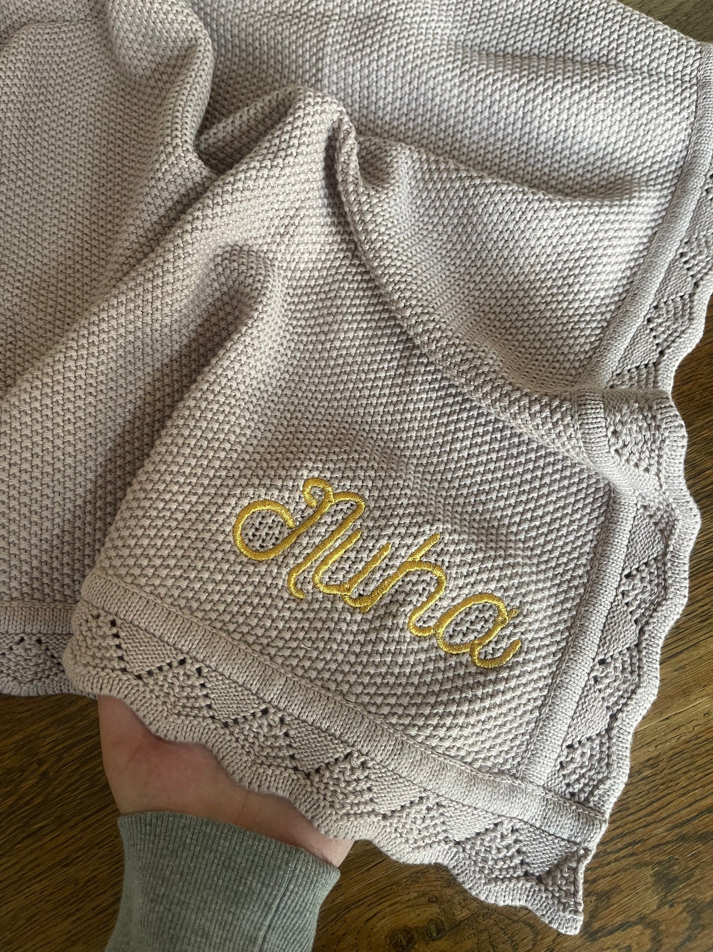 Scalloped Edge Knitted Blanket - Light Pink