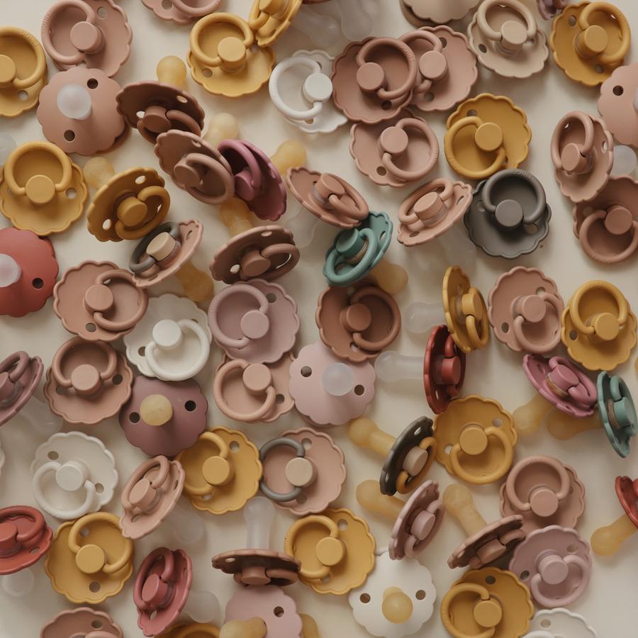 FRIGG Daisy Natural Rubber Pacifier - Biscuit - Size 2