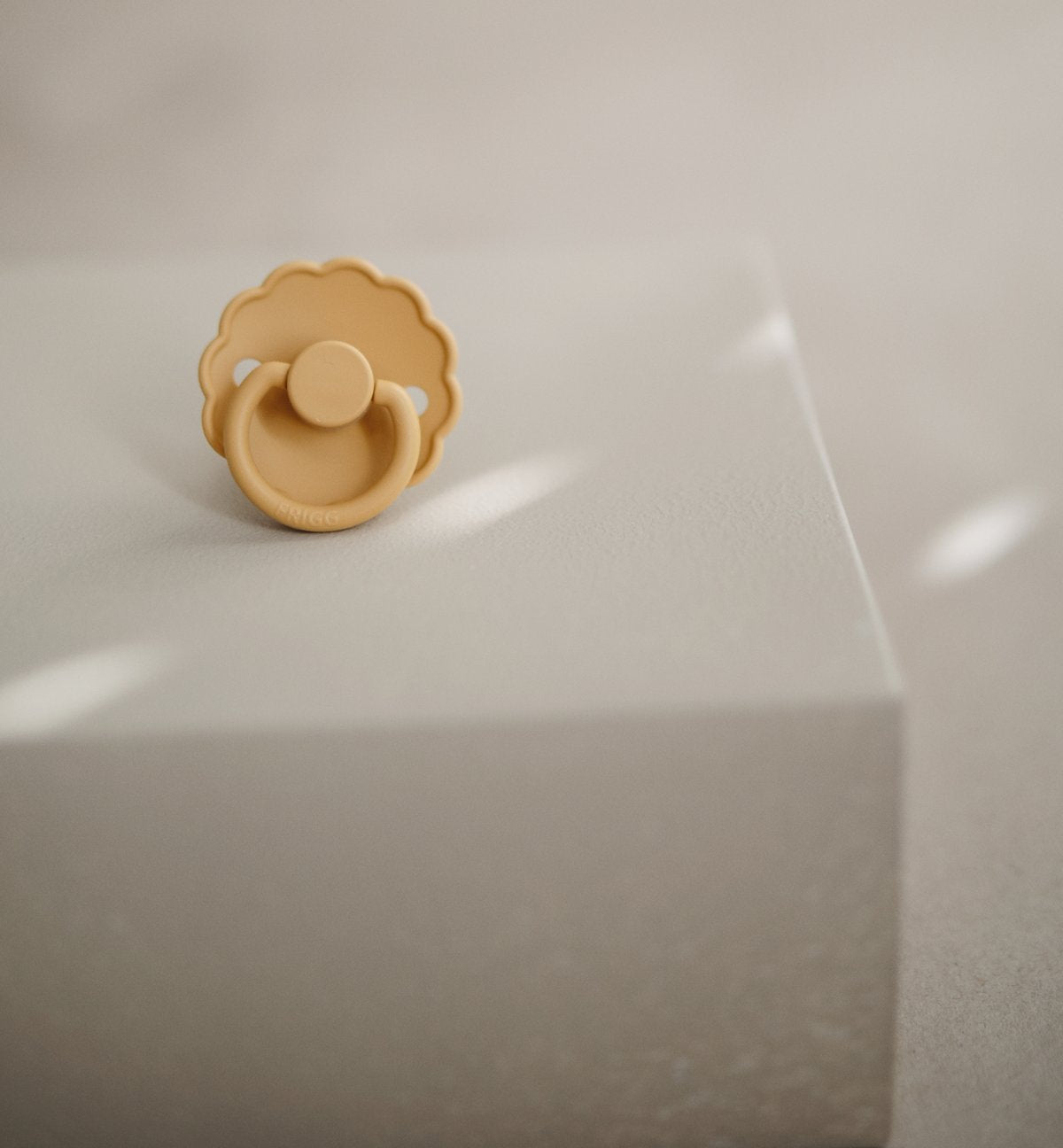 FRIGG Daisy Natural Rubber Pacifier - Powder Blush - Size 1