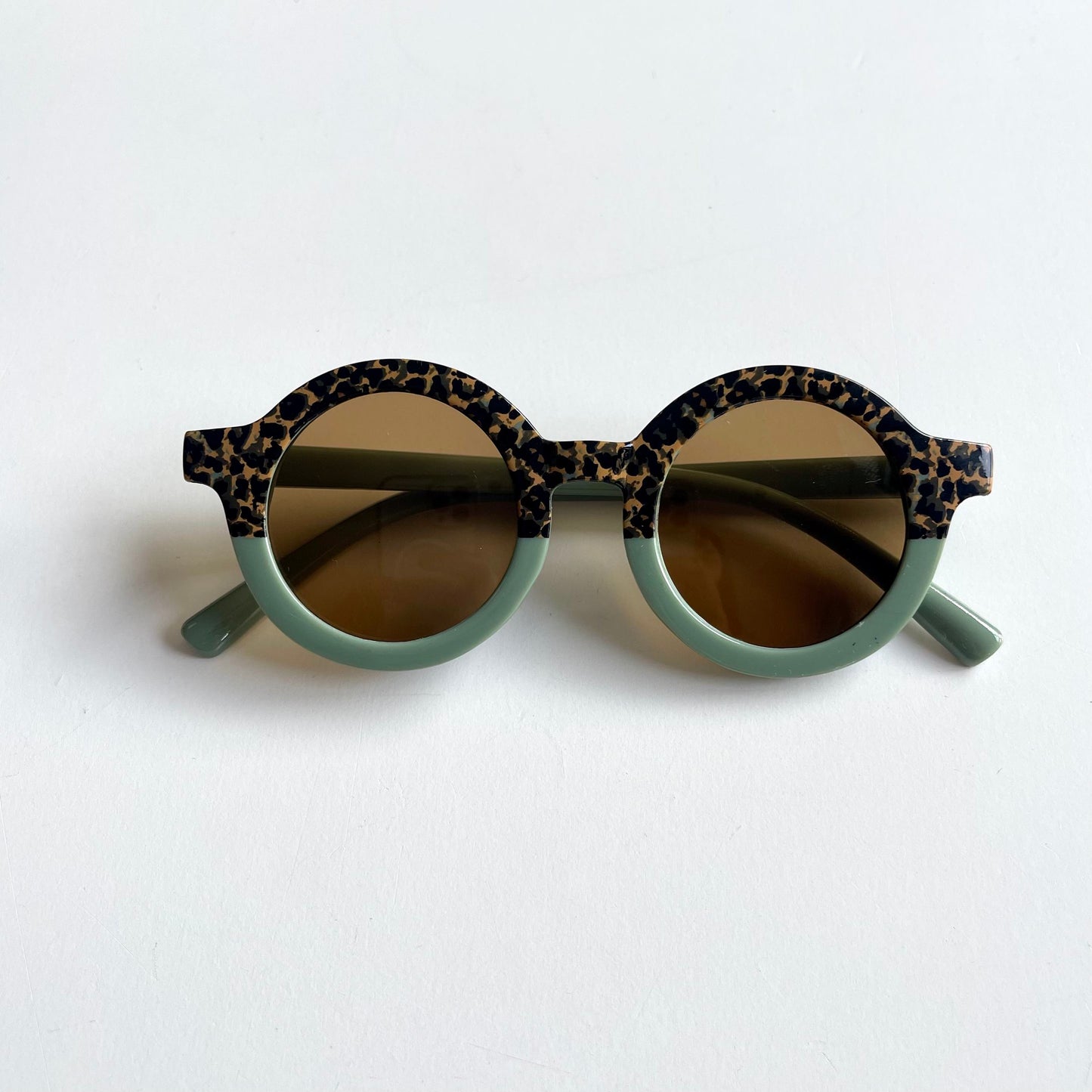 The Two-Toned Retro Sunnies