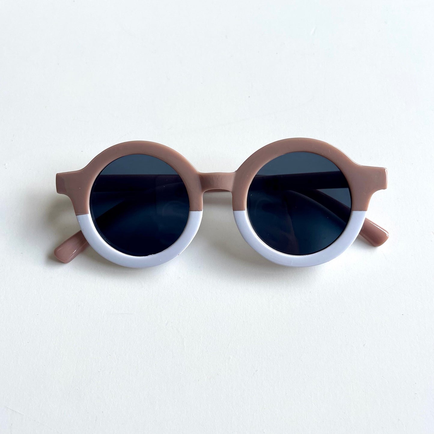 The Two-Toned Retro Sunnies