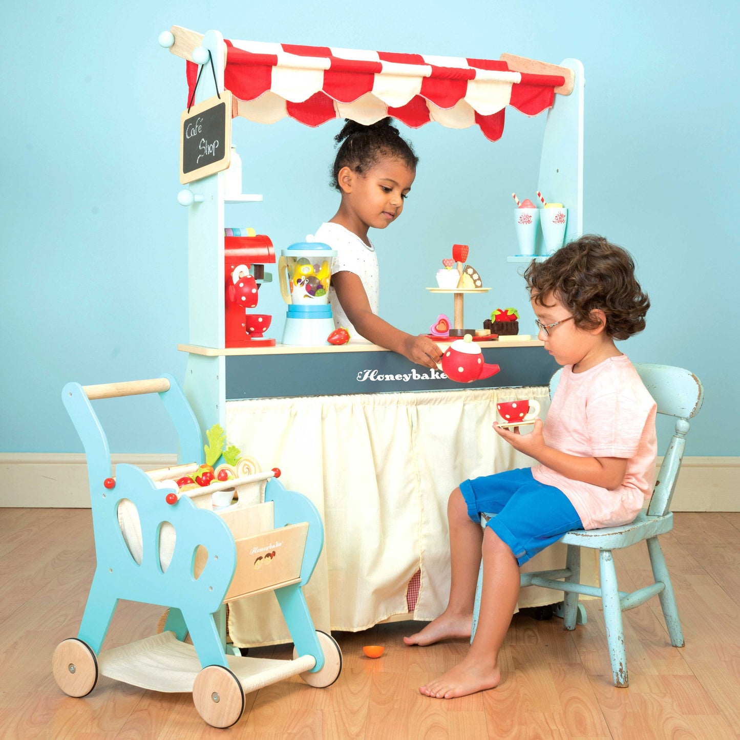 Le Toy Van - Shop &amp; Cafe - Two in one