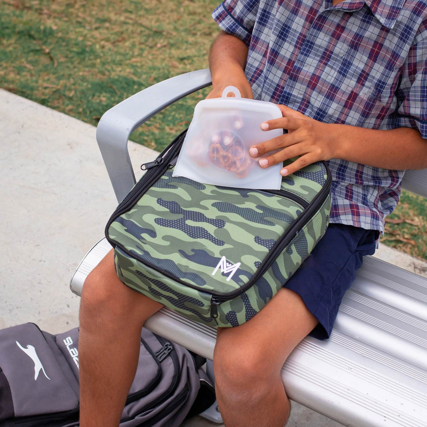 MontiiCo Large Insulated Lunch Bag with Ice Pack - Camouflage